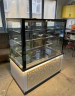 Fiamak Cooling Beyaz İşlemeli Mobilya Görünümlü Pasta Dolabı 100 cm